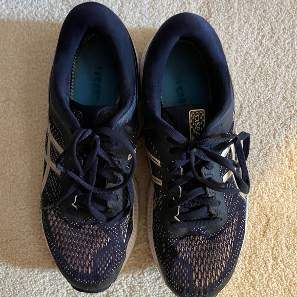 ASICS Gel Kayano 26 Navy and Gold Athletic Shoes - Picture 3 of 6